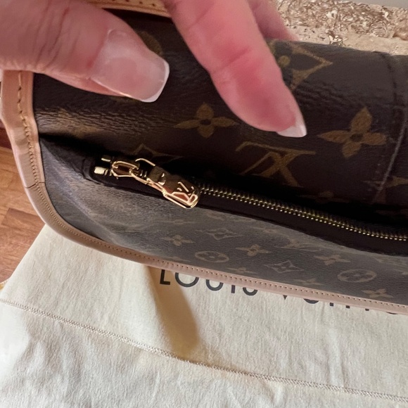 NEW LOUIS VUITTON  Monogram Menilmontant MM - Picture 5 of 16